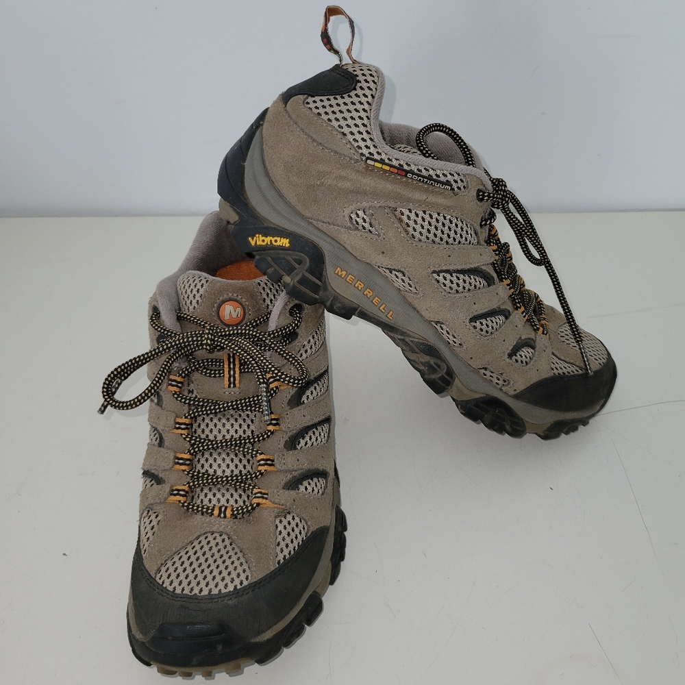 Men's Merrell ankle hiking boot size 9